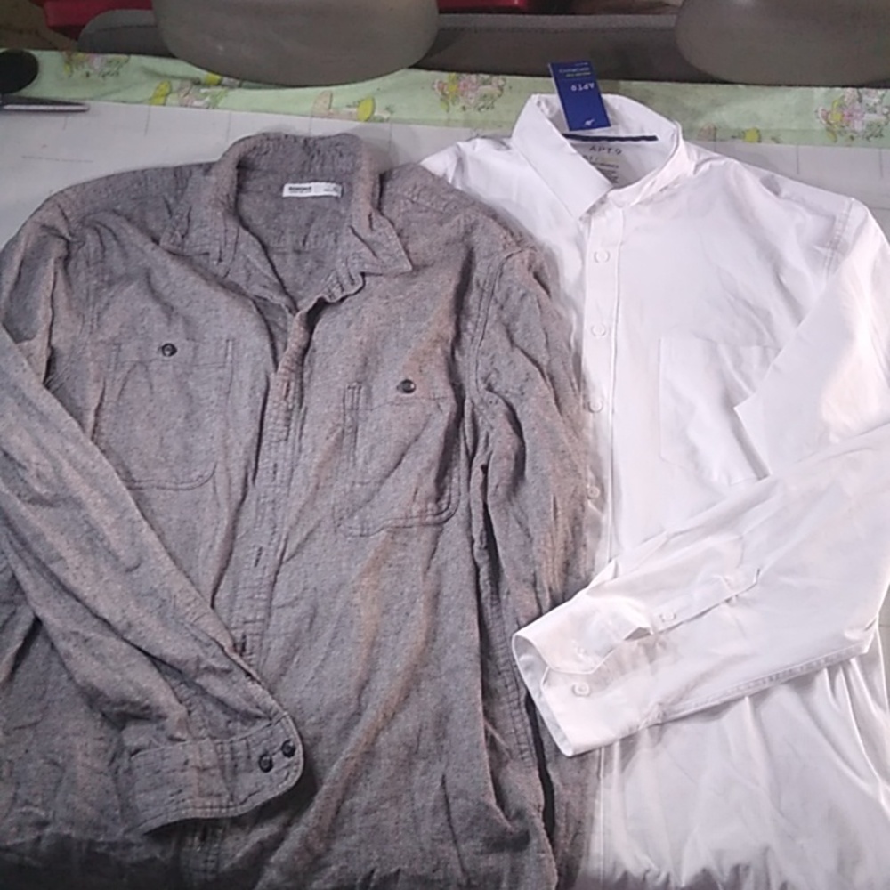 #535 Men's XL Button Down Shirts Gray and White